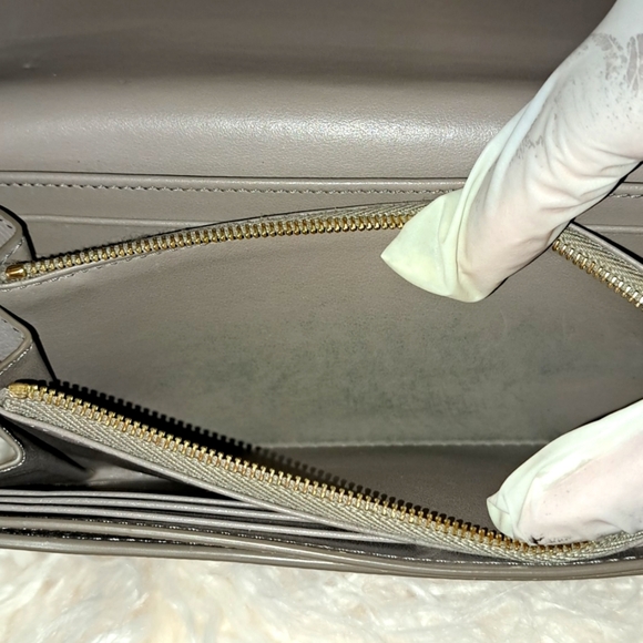 Celine Large Flap Wallet in Grained Calfskin EUC - Picture 9 of 15